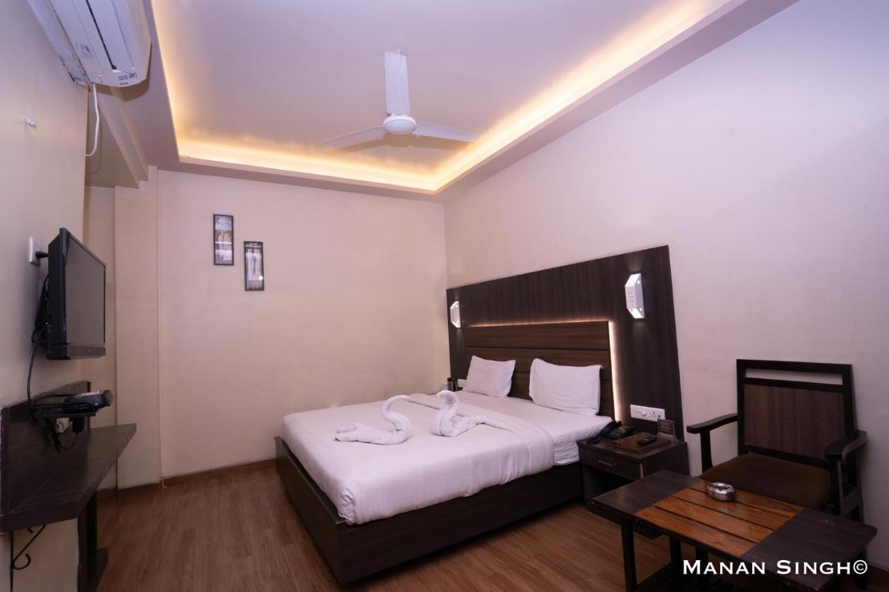 Hotel Samrat Jabalpur Extérieur photo