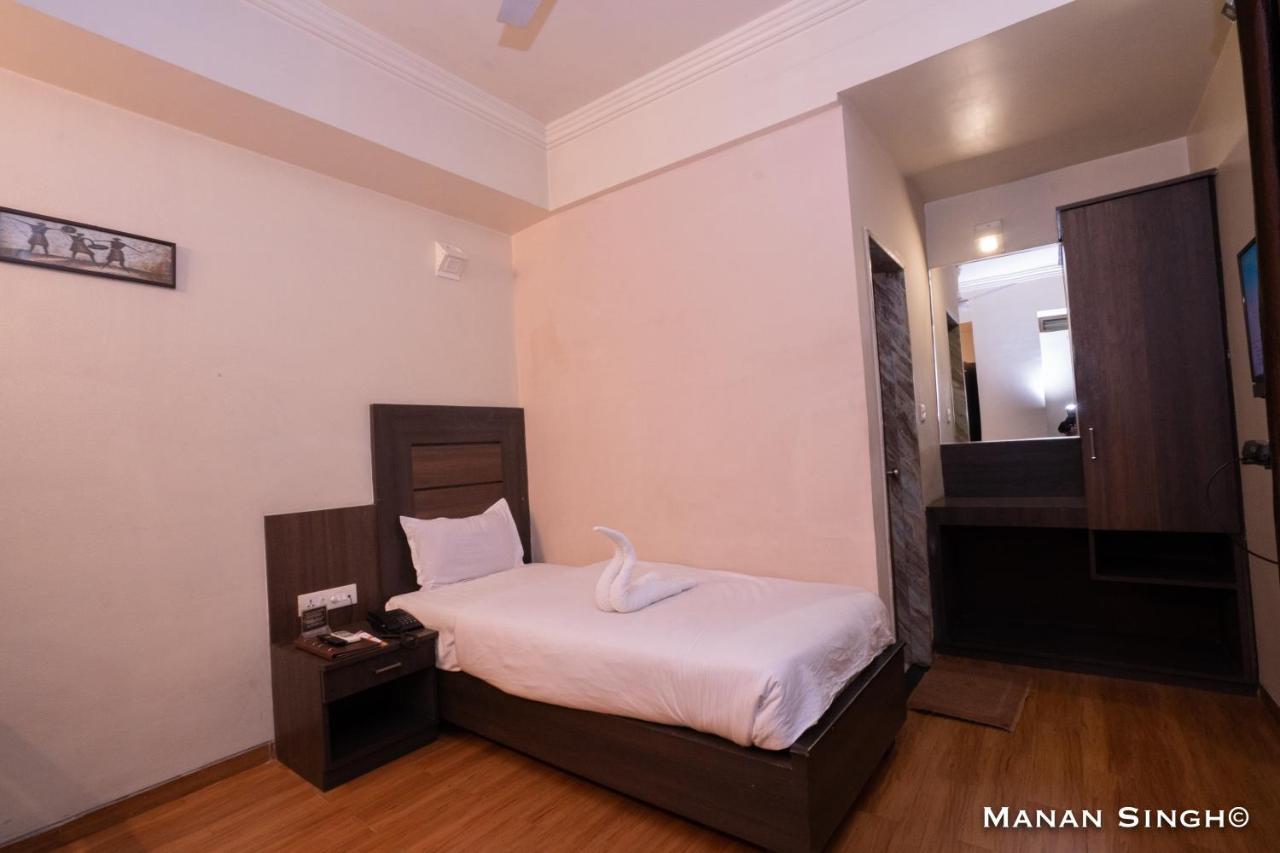 Hotel Samrat Jabalpur Extérieur photo