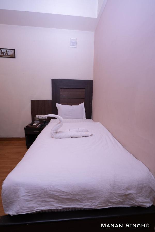 Hotel Samrat Jabalpur Extérieur photo