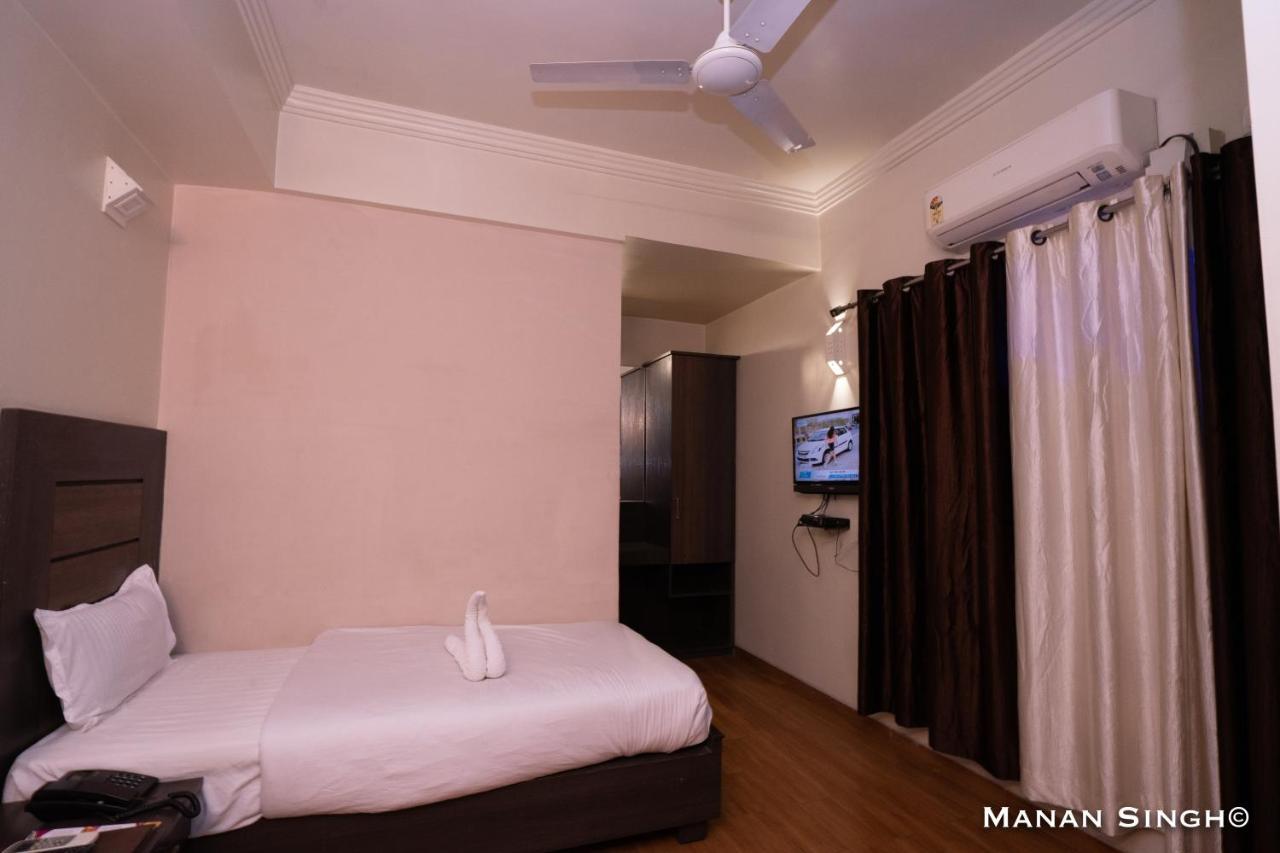 Hotel Samrat Jabalpur Extérieur photo