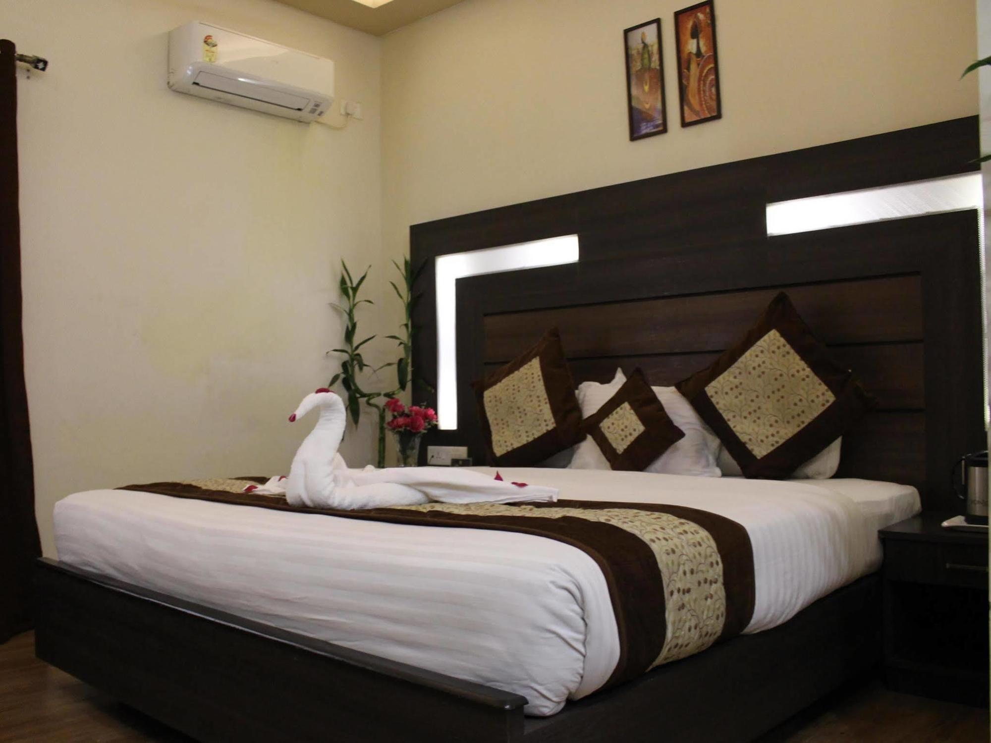 Hotel Samrat Jabalpur Extérieur photo
